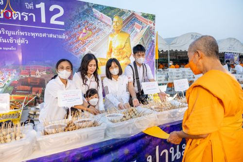 ภาพ No.116323:พิธีถวายภัตตาหารเป็นสังฆทาน แด่คณะพระธรรมยาตรา ปีที่ 12 วันที่ 21 มกราคม พ.ศ. 2567 ณ วัดโบสถ์(บน) บางคูเวียง จ.นนทบุรี