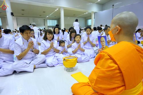 ภาพ No.101703:พิธีขอบรรพชา, พิธีขอสรณคมน์และศีล, พิธีถวายบาตร ในโครงการอุปสมบทหมู่ รุ่นบูชาธรรมมหาปูชนียาจารย์ ณ วัดพระธรรมกาย วันที่ 9 ธันวาคม พ.ศ. 2566