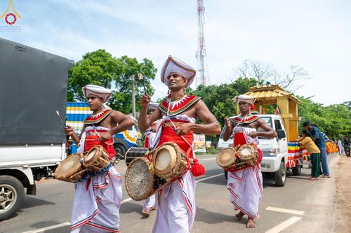 ภาพ No.139900:PhotoStory มหาศรัทธา ธรรมยาตราศรีลังกา EP.2 พิธีเปิดโครงการสยาม-ลังกา ธรรมยาตรา ฉลองเทศกาลวิสาขบูชาแห่งชาติ ศรีลังกา บูชาธรรม 80 ปีหลวงพ่อธัมมชโย เมื่อวันที่ 17 พฤษภาคม พ.ศ. 2567