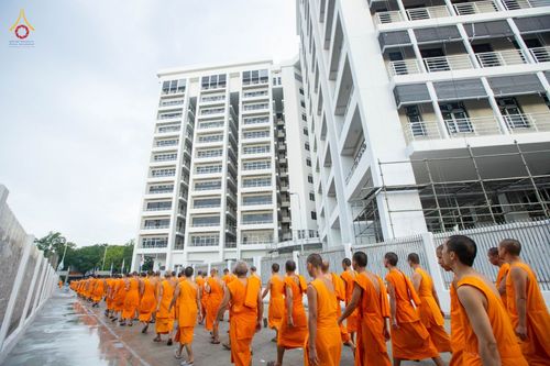 ภาพ No.88733:คณะสงฆ์ เจ้าหน้าที่ และสาธุชน ทุ่มเทแรงกายแรงใจเตรียมงาน เพื่องานวันครูผู้ค้นพบวิชชาธรรมกาย ตั้งแต่วันที่ 20 กันยายน พ.ศ. 2566