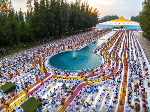 ภาพ No.120354:พิธีต้อนรับพระธรรมยาตรา ในโครงการธรรมยาตรา กตัญญูบูชา มหาปูชนียาจารย์ พระมงคลเทพมุนี(สด จนฺทสโร) พระผู้ปราบมาร อนุสรณ์สถาน 7 แห่ง ปีที่ 12 วันที่ 28 มกราคม พ.ศ. 2567 ณ วัดพระธรรมกาย จ.ปทุมธานี (ชุดที่ 2)