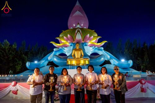 ภาพ No.250490:วันอังคารที่ 7 ตุลาคม พ.ศ. 2568 พิธีจุดประทีปบูชาพระรัตนตรัย ณ ลานธรรมปทุมรัตน์ธรรมเจดีย์ พุทธอุทยานนานาชาติ อ.โพนพิสัย จ.หนองคาย