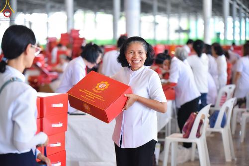 ภาพ No.212066:วันจันทร์ที่ 17 มีนาคม พ.ศ. 2568 บุญบรรจุกล่องไทยธรรม เพื่อถวายแด่พระสังฆาธิการ 40,000 กว่าวัดทั่วไทย ในวันคุ้มครองโลก 22 เมษายน พ.ศ. 2568 ณ บ้านแก้วเรือนทองคุณยายฯ วัดพระธรรมกาย