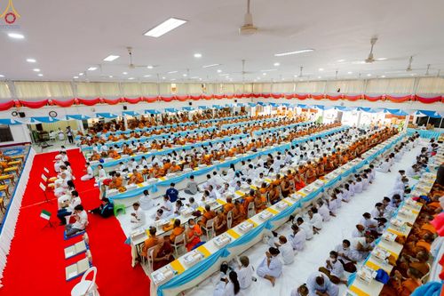 ภาพ No.233568:วันจันทร์ที่ 7 กรกฎาคม พ.ศ. 2568 จังหวัดบุรีรัมย์รวมใจ สัมมนาคณะสงฆ์ เพื่อฟื้นฟูพระพุทธศาสนา  โครงการทอดกฐินสามัคคีทั่วไทย 30,000 วัด ประจำปีพุทธศักราช 2568 และพิธีถวายมหาสังฆทาน 300 กว่าวัด โดยคณะศิษยานุศิษย์ บูชาธรรม 81 ปี หลวงพ่อธัมมชโย  ณ วัดกลาง พระ