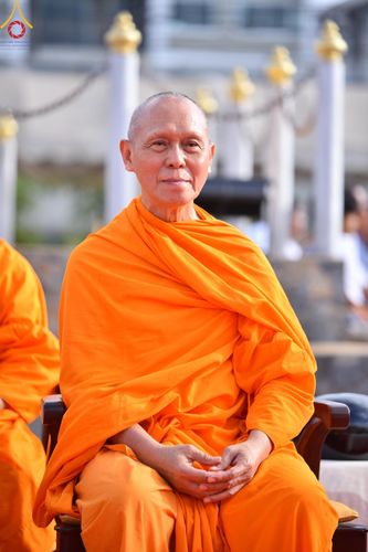 ภาพ No.150842:พิธีเจริญพระพุทธมนต์ และทำบุญตักบาตรแด่คณะสงฆ์ จำนวน 121 รูป เนื่องในโอกาสฉลองครบรอบ 120 ปี อำเภอคลองหลวง จังหวัดปทุมธานี เพื่อถวายเป็นพุทธบูชา ช่วยเหลือผู้ประสบความเดือดร้อนจากอุทกภัย และคณะสงฆ์ 323 วัด 4 จังหวัดชายแดนภาคใต้ วันเสาร์ที่ 31 สิงหาคม พ.ศ. 