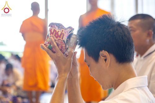 ภาพ No.223382:วันวิสาขบูชา วันอาทิตย์ที่ 11 พฤษภาคม พ.ศ. 2568 พิธีตักบาตร และปฎิบัติธรรม ณ สภาธรรมกายสากล วัดพระธรรมกาย