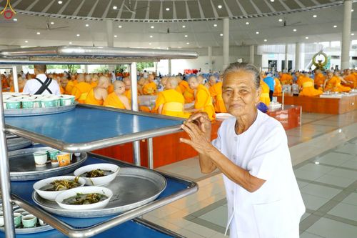 ภาพ No.240118:วันเสาร์ที่ 23 สิงหาคม พ.ศ. 2568 (วันพระ แรม 14 ค่ำ เดือน 9) พิธีบุพเปตพลี ครั้งที่ 169 ร่วมอุทิศบุญแด่หมู่ญาติที่ล่วงลับไปแล้ว และสืบทอดอายุพระพุทธศาสนา ณ หอฉันคุณยายอาจารย์ฯ วัดพระธรรมกาย