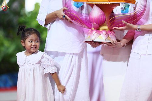 ภาพ No.150137:พิธีทอดผ้าป่าสมทบกฐินวัดพระธรรมกาย และสมทบกฐิน 30,000 วัดทั่วไทย ครั้งที่ 1 เนื่องในวันธรรมชัย 27 สิงหาคม พ.ศ.2567 ณ สภาธรรมกายสากล วัดพระธรรมกาย