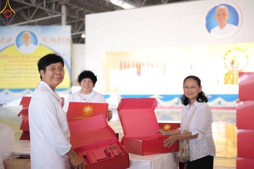 ภาพ No.210915:วันที่ 15 มีนาคม พ.ศ. 2568  บุญบรรจุกล่องไทยธรรม เพื่อถวายแด่พระสังฆาธิการ 40,000 กว่าวัดทั่วไทย ในวันคุ้มครองโลก 22 เมษายน พ.ศ. 2568