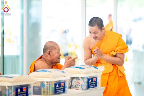 ภาพ No.225963:วันเสาร์ที่ 24 พฤษภาคม พ.ศ. 2568 พิธีถวายสังฆทาน 323 วัด ปีที่ 21 ครั้งที่ 177 พิธีมอบกองทุนหนุนแรงใจช่วยครูใต้ ปีที่ 18 ครั้งที่ 141 และพิธีทำบุญอุทิศส่วนกุศลให้ผู้วายชนม์ ณ ศูนย์ปฏิบัติธรรมภาคใต้ จ.สงขลา