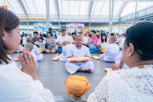 ภาพ No.133484:พิธีขอขมารับผ้าไตร, พิธีบรรพชาสามเณร, สามเณรออกบิณฑบาต ในโครงการบรรพชาสามเณร ฟื้นฟูพระพุทธศาสนาทั่วไทย  ณ ศูนย์ปฏิบัติธรรม และอบรมเยาวชนเมืองยะลา วันที่ 3 เมษายน พ.ศ. 2567