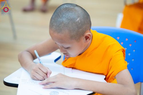 ภาพ No.267257:วันที่ 7 พฤศจิกายน พ.ศ. 2568 พิธีสอบธรรมสนามหลวง นักธรรมชั้นโท - เอก ณ สนามสอบวัดพระธรรมกาย