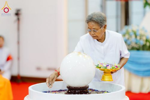 ภาพ No.221416:วันอาทิตย์ที่ 27 เมษายน พ.ศ. 2568 พิธีเจริญพระพุทธมนต์สมโภชดวงแก้วธรรมชัย เนื่องในโอกาสบูชาธรรม 81 ปีหลวงพ่อธัมมชโย อัญเชิญประดิษฐานเนื่องในโอกาสสถาปนาวัดพระธรรมกายไอซ์แลนด์ ณ อาคารปลูกศรัทธา 1 วัดพระธรรมกาย อำเภอคลองหลวง จังหวัดปทุมธานี