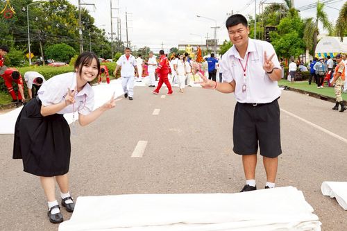 ภาพ No.229892:วันพฤหัสบดีที่ 26 มิถุนายน พ.ศ. 2568 พิธีตักบาตรพระ 1,165 รูป ฉลองก่อตั้งเมืองวานรนิวาส ครบรอบ 164 ปี ณ ถนนวานรนิวาส-อากาศอำนวย อ.วานรนิวาส จ.สกลนคร