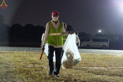 ภาพ No.116993:V.16 เป็นทีม การเตรียมงาน เก็บงาน การรับบุญของเจ้าหน้าที่หน่วยงานต่างๆ เพื่อโครงการธรรมยาตรา กตัญญูบูชามหาปูชนียาจารย์ พระมงคลเทพมุนี (สด จนฺทสโร) พระผู้ปราบมาร อนุสรณ์สถาน 7 แห่ง ปีที่ 12 ระหว่างวันที่ 2 - 31 มกราคม พ.ศ. 2567