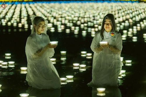 ภาพ No.244250:วันที่ 7 กันยายน พ.ศ. 2568 พิธีจุดประทีป วันครูผู้ค้นพบวิชชาธรรมกาย ณ ลานธรรมฯ และวิหารคด วัดพระธรรมกาย