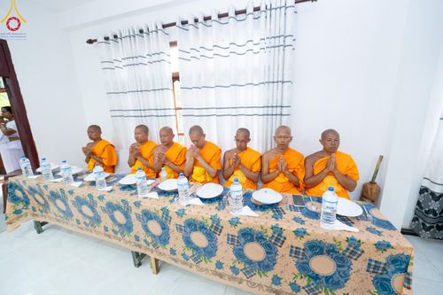 ภาพ No.140725:PhotoStory มหาศรัทธา ธรรมยาตราศรีลังกา EP.4 โครงการสยาม-ลังกา ธรรมยาตรา ฉลองเทศกาลวิสาขบูชาแห่งชาติ ศรีลังกา  บูชาธรรม 80 ปีหลวงพ่อธัมมชโย เส้นทางจาก เมืองดัมบูลลา ไปยัง เมืองมาตะเล  ตั้งแต่วันที่ 17-20 พฤษภาคม พ.ศ. 2567