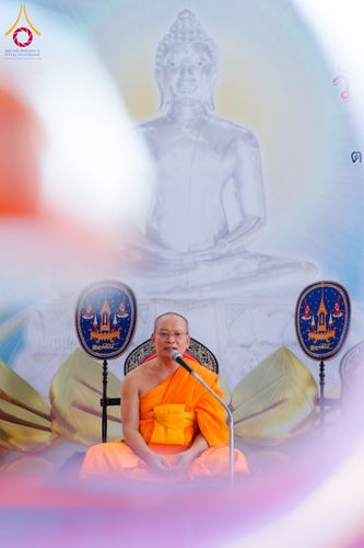 ภาพ No.170775:พิธีทอดกฐิน ณ วัดมงคลพุการาม ปทุมธานี ในโครงการกฐินสามัคคีทั่วไทย 30,000 วัด บูชาธรรม 80 ปี หลวงพ่อธัมมชโย โดยคณะศิษยานุศิษย์วัดพระธรรมกาย วันที่ 27 ตุลาคม พ.ศ. 2567