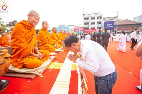 ภาพ No.126084:พิธีทำบุญเมืองนครราชสีมา ฉลอง 556 ปี ตักบาตรพระ 10,000 รูป ในวันเสาร์ที่ 2 มีนาคม พ.ศ.2567 ณ อนุสาวรีย์ท้าวสุรนารี จ.นครราชสีมา จัดโดย คณะสงฆ์จังหวัดนครราชสีมา ร่วมกับสำนักงานจังหวัดนครราชสีมา