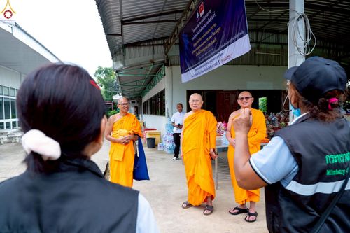 ภาพ No.235439:วันที่ 30-31 กรกฎาคม พ.ศ. 2568 วัดพระธรรมกาย มูลนิธิธรรมกาย ร่วมกับศูนย์ส่งเสริมศีลธรรมจังหวัดสุรินทร์ เปิดศูนย์พักพิงชั่วคราวเพื่อช่วยเหลือประชาชน ผู้อพยพจากเหตุปะทะกันตามแนวชายแดน ไทย-กัมพูชา ตั้งแต่วันที่ 24 กรกฎาคม พ.ศ.2568 เป็นต้นไป