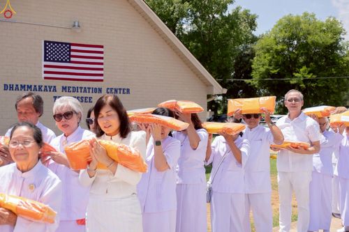 ภาพ No.234641:วันอาทิตย์ที่ 20 กรกฎาคม  พ.ศ.2568 พิธีทอดผ้าป่าภาคพื้นอเมริกา พิธีเจริญพระพุทธมนต์ ฉลองอาคารแก้วธรรมชัยรัตนอนันต์ วัดพระธรรมกายเทนเนสซี ประเทศสหรัฐอเมริกา