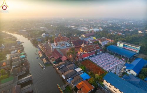 ภาพ No.197680:พิธีตักบาตรพระธรรมยาตรา ณ อนุสรณ์สถานลำดับที่ 4 สถานที่เกิดด้วยกายธรรม วัดโบสถ์(บน) ต.บางคูเวียง จ.นนทบุรี ในโครงการธรรมยาตรา กตัญญูบูชา มหาปูชนียาจารย์ พระมงคลเทพมุนี(สด จนฺทสโร) พระผู้ปราบมาร อนุสรณ์สถาน 7 แห่ง ปีที่ 13 วันที่ 19 มกราคม พ.ศ. 2568