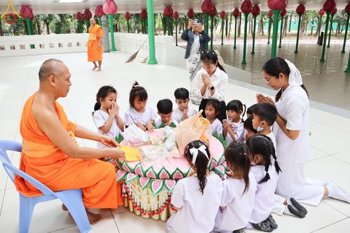 ภาพ No.144657:ชาวอำเภอคลองหลวง จังหวัดปทุมธานี ถวายเทียนพรรษามหามงคล เนื่องในเทศกาลเข้าพรรษา ประจำปี 2567 แด่คณะสงฆ์วัดพระธรรมกาย  วันพฤหัสบดีที่ 18 กรกฎาคม พ.ศ. 2567