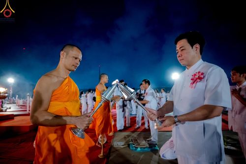 ภาพ No.160623:พิธีจุดประทีป 20,000 ดวง บูชาพระมหาธรรมกายเจดีย์ และบูชาพระมงคลเทพมุนี (สด จนฺทสโร) พระผู้ปราบมาร ณ ลานธรรม พระมหาธรรมกายเจดีย์ วัดพระธรรมกาย จ.ปทุมธานี วันที่ 10 ตุลาคม พ.ศ. 2567