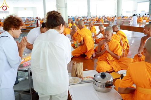 ภาพ No.213311:วันศุกร์ที่ 28 มีนาคม พ.ศ. 2568 (วันพระ แรม 15 ค่ำ เดือน 4) พิธีบุพเปตพลี ครั้งที่ 161 ร่วมอุทิศบุญแด่หมู่ญาติที่ล่วงลับไปแล้ว และสืบทอดอายุพระพุทธศาสนา ณ หอฉันคุณยายอาจารย์ฯ วัดพระธรรมกาย