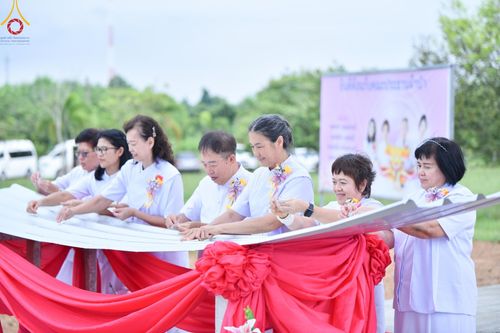 ภาพ No.158153:พิธีทอดผ้าป่า ติดตั้งแผ่นสิริฉะทะนะรัสมี(หลังคา) อาคาร 80 ปี หลวงพ่อธัมมชโย วันอาทิตย์ที่ 22 กันยายน พ.ศ. 2567 ณ ศูนย์ปฏิบัติธรรมวิหารแดง อ.วิหารแดง จ.สระบุรี