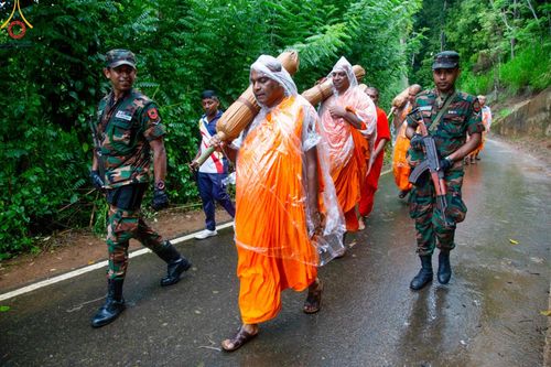 ภาพ No.140972:PhotoStory มหาศรัทธา ธรรมยาตราศรีลังกา EP.5 โครงการสยาม-ลังกา ธรรมยาตรา ฉลองเทศกาลวิสาขบูชาแห่งชาติ ศรีลังกา บูชาธรรม 80 ปีหลวงพ่อธัมมชโย เส้นทางจาก เมืองดัมบูลลา ไปยัง เมืองมาตะเล ตั้งแต่วันที่ 17-20 พฤษภาคม พ.ศ.2567