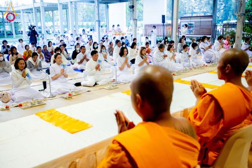 ภาพ No.194944:พิธีถวายภัตตาหารเป็นสังฆทาน แด่พระธรรมยาตรา ณ อนุสรณ์สถานมหาวิหารพระมงคลเทพมุนี (โลตัสแลนด์) อ.สองพี่น้อง จ.สุพรรณบุรี ในโครงการธรรมยาตรา กตัญญูบูชา มหาปูชนียาจารย์ พระมงคลเทพมุนี(สด จนฺทสโร) พระผู้ปราบมาร แห่ง ปีที่ 13 วันที่ 14 มกราคม พ.ศ.2568