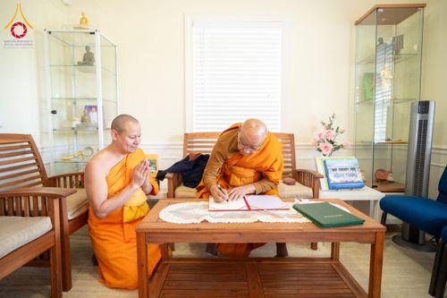 ภาพ No.135511:พิธีเจริญพระพุทธมนต์สมโภช แก้วบรมจักรพรรดิรัตนอนันต์ สถาปนาอาคารปฏิบัติธรรม แก้วธรรมชัยรัตนอนันต์ บูชาธรรมเนื่องในโอกาสอายุวัฒนมงคล 80 ปี หลวงพ่อธัมมชโย (22 เมษายน พ.ศ. 2567) วันพุธที่ 3 เมษายน พ.ศ. 2567 ณ วัดพระธรรมกายเทนเนสซี ประเทศสหรัฐอเมริกา