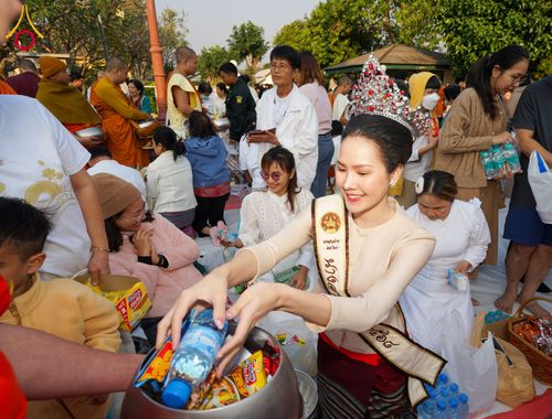 ภาพ No.208694:ตักบาตรพระ 1,743 รูป ครบรอบ 743 ปี นครน่าน ถวายเป็นพุทธบูชา น้อมบุญกุศลอุทิศให้บรรพบุรุษ วันอาทิตย์ ที่ 16 กุมภาพันธ์ พ.ศ. 2568 ณ ถนนคนเดินข่วงเมืองน่าน ต.ในเวียง อ.เมือง จ.น่าน