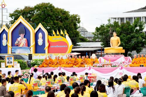 ภาพ No.241927:วันอาทิตย์ที่ 31 สิงหาคม พ.ศ. 2568 พิธีทำบุญแด่คณะสงฆ์ 122 รูป ฉลอง 121 ปี อำเภอคลองหลวง จ.ปทุมธานี เพื่อนำส่งช่วยเหลือคณะสงฆ์ 323 วัด 4 จังหวัดชายแดนภาคใต้ และช่วยเหลือประชาชนจากเหตุปะทะ แนวชายแดนไทย-กัมพูชา ณ บริเวณหน้าที่ว่าการอำเภอคลองหลวง 