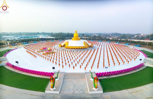 ภาพ No.198647:พระธรรมยาตราปฏิบัติธรรม และถ่ายภาพหมู่ประวัติศาสตร์ ณ อนุสรณ์สถานบางปลา วัดบางปลา อำเภอบางเลน จังหวัดนครปฐม ในโครงการธรรมยาตรา กตัญญูบูชา มหาปูชนียาจารย์ พระมงคลเทพมุนี(สด จนฺทสโร) พระผู้ปราบมาร อนุสรณ์สถาน 7 แห่ง ปีที่ 13 วันที่ 20 มกราคม พ.ศ. 2568