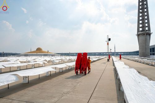 ภาพ No.220816:วันที่ 24-25 เมษายน พ.ศ. 2568 การเก็บงาน ผ้ารับประเคน ผ้าระบาย โต๊ะ เก้าอี้  ภายหลังงานวันคุ้มครองโลก ณ วัดพระธรรมกาย