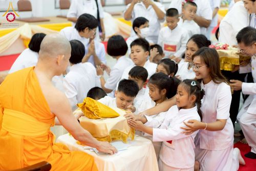 ภาพ No.276729:วันเสาร์ที่ 6 ธันวาคม พ.ศ. 2568 พิธีมุทิตาสักการะ เนื่องในโอกาสที่พระเดชพระคุณพระพรหมดิลก เจ้าอาวาสวัดสามพระยา วรวิหาร เมตตาเป็นประธานในพิธีตั้งฐานานุกรมใน พระราชวิเทศวชิรเวที (บัณฑิต วรปญฺโญ) ผู้ช่วยเจ้าอาวาสวัดพระธรรมกาย (ไวโรจน์ วิโรจโน) ผู้ช่วยเจ้าอา