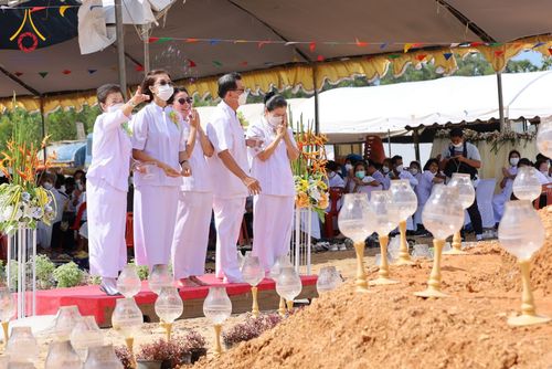 ภาพ No.76234:พิธีกลั่นแผ่นดินสร้างมหาเจดีย์ปัตตานี , พิธีตักบาตรแด่พระภิกษุสงฆ์ 159 รูป ,  พิธีทอดผ้าป่า , พิธีโปรยรัตนชาติ ,  พิธีจุดประทีปถวายเป็นพุทธบูชา ณ ศูนย์อบรมเยาวชนปัตตานี จ.ปัตตานี วันอาทิตย์ที่ 5 กุมภาพันธ์ พ.ศ.2566