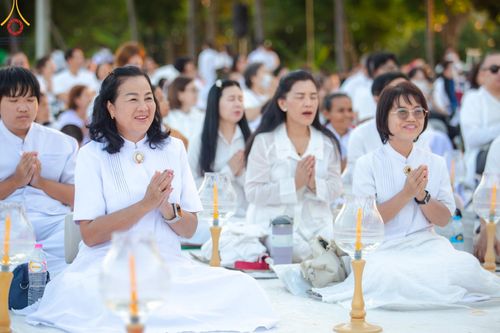 ภาพ No.192685:พิธีจุดประทีปถวายเป็นพุทธบูชา และบูชาธรรมมหาปูชนียาจารย์ ณ อนุสรณ์สถานคลองบางนางแท่น อ.สามพราน จ.นครปฐม ในโครงการธรรมยาตรา กตัญญูบูชา มหาปูชนียาจารย์ พระมงคลเทพมุนี(สด จนฺทสโร) พระผู้ปราบมาร อนุสรณ์สถาน 7 แห่ง ปีที่ 13 วันที่ 10 มกราคม พ.ศ. 2568