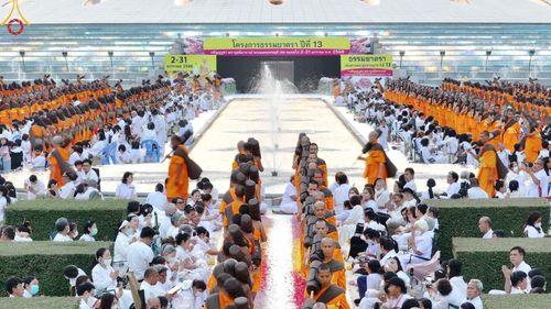 ภาพ No.202052:พิธีต้อนรับพระธรรมยาตรา ณ อนุสรณ์สถานลำดับที่ 7 สถานที่ขยายวิชชาธรรมกาย วัดพระธรรมกาย ต.คลองสาม อ.คลองหลวง จ.ปทุมธานี ในโครงการธรรมยาตรา กตัญญูบูชา มหาปูชนียาจารย์ พระมงคลเทพมุนี(สด จนฺทสโร) พระผู้ปราบมาร อนุสรณ์สถาน 7 แห่ง ปีที่ 13 วันที่ 26 มกราคม 2568