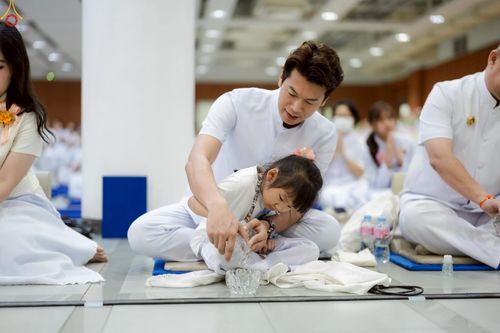 ภาพ No.228259:วันอาทิตย์ที่ 1 มิถุนายน พ.ศ.2568 พิธีถวายมหาสังฆทานพระ 100 รูป สโมสรซุปเปอร์คิดส์ ปีที่ 6 ณ ห้อง SPD 8 สภาธรรมกายสากล วัดพระธรรมกาย