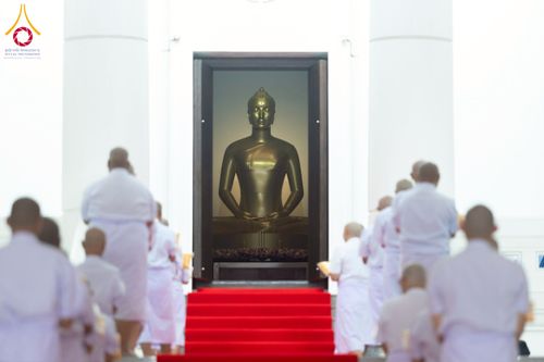 ภาพ No.244728:วันเสาร์ที่ 6 กันยายน พ.ศ. 2568 พิธีขอขมา-รับผ้าไตรของนาคธรรมทายาท โครงการอุปสมบทหมู่บูชาธรรมครบรอบ 108 ปี  วันครูผู้ค้นพบวิชชาธรรมกาย ณ โบสถ์พระไตรปิฎก วัดพระธรรมกาย