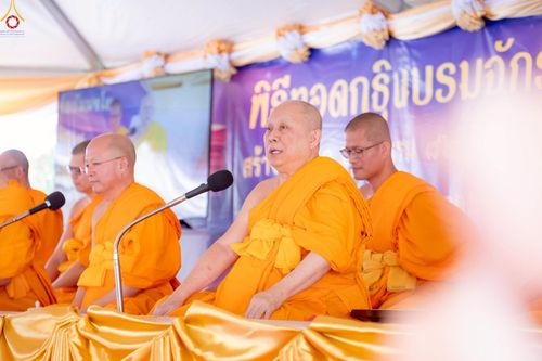 ภาพ No.259353:วันอาทิตย์ที่ 12 ตุลาคม พ.ศ. 2568 พิธีทอดกฐินบรมจักรพรรดิ สร้างอุโบสถ 82 ปี บูชาธรรมหลวงพ่อธัมมชโย ณ วัดพระธรรมกายแคลิฟอร์เนีย ประเทศสหรัฐอเมริกา 