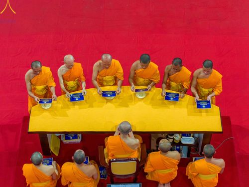 ภาพ No.153237:พิธีมุทิตาสักการะ พระภิกษุ-สามเณร ผู้สอบไล่ได้เปรียญธรรม ประโยค 1-2 ถึงประโยค ป.ธ.9 และบาลีศึกษา ประโยค1-2 ถึง บ.ศ.9 , พิธีมอบดวงแก้วสามเณรผู้ทรงบาลีไวยากรณ์ วัดพระธรรมกาย และ ศูนย์ส่งเสริมศีลธรรมในประเทศและต่างประเทศ วันอาทิตย์ที่ 8 กันยายน พ.ศ.2567