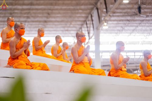 ภาพ No.89488:พิธีตักบาตร ข้าวสารอาหารแห้ง พิธีบูชาข้าวพระ และพิธีจุดเทียนใจ ไฟนิรันดร์  อนันตชัย ณ สภาธรรมกายสากล วัดพระธรรมกาย วันอาทิตย์ที่ 1 ตุลาคม พ.ศ. 2566