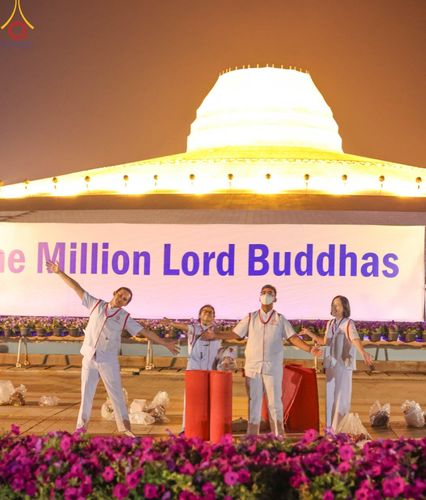 ภาพ No.208123:V.55 สารพัดV สารพัดดี ที่วัดพระธรรมกาย ในโครงการธรรมยาตรา กตัญญูบูชา มหาปูชนียาจารย์ พระมงคลเทพมุนี (สด จนฺทสโร) พระผู้ปราบมาร อนุสรณ์สถาน 7 แห่ง ปีที่ 13 ระหว่างวันที่ 2-31 มกราคม พ.ศ. 2568