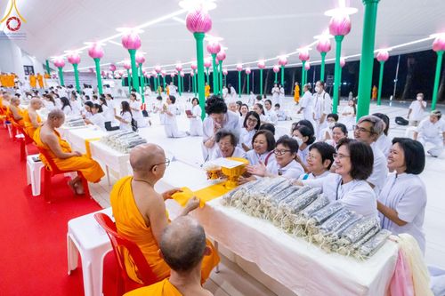 ภาพ No.123280:พิธีพระราชทานสัญญาบัตร พัดยศ และผ้าไตร แด่พระสงฆ์ในเขตปกครองคณะสงฆ์หนกลาง ณ วัดพระศรีมหาธาตุ เขตบางเขน กรุงเทพมหานคร และพิธีมุทิตาสักการะพระสังฆาธิการ ผู้ได้รับเลื่อนและตั้งสมณศักดิ์ ตามพระบรมราชโองการ ณ วัดพระธรรมกาย ในวันที่ 4 กุมภาพันธ์ พ.ศ. 2567