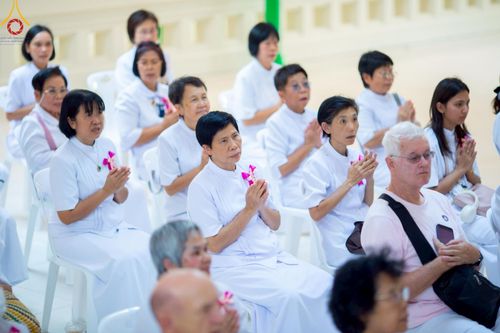 ภาพ No.214812:พิธีต้อนรับสัญญาบัตร พัดยศ พระราชวิเทศวชิรเวที (บัณฑิต วรปญฺโญ) เจ้าอาวาสวัดพระธรรมกายสกอตแลนด์ สหราชอาณาจักร ผู้ช่วยเจ้าอาวาสวัดพระธรรมกาย ณ อุโบสถพระไตรปิฏก วัดพระธรรมกาย