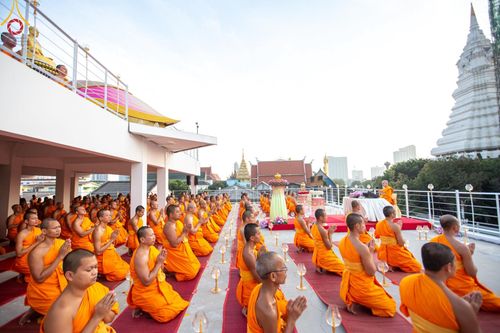 ภาพ No.201612:พิธีจุดประทีปถวายเป็นพุทธบูชา และบูชาธรรมมหาปูชนียาจารย์ ณ อาคารธรรมยาตรา กตัญญูบูชามหาปูชนียาจารย์ ตรงข้ามวัดปากน้ำภาษีเจริญ จ.กรุงเทพมหานคร ในโครงการธรรมยาตรา กตัญญูบูชา มหาปูชนียาจารย์ พระมงคลเทพมุนี(สด จนฺทสโร) พระผู้ปราบมาร อนุสรณ์สถาน 7 แห่ง